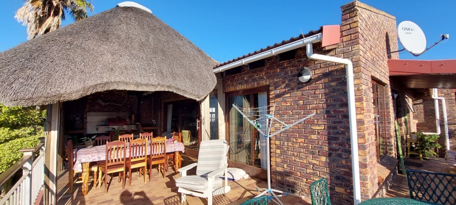4 Bedroom Property for Sale in Noorsekloof Eastern Cape